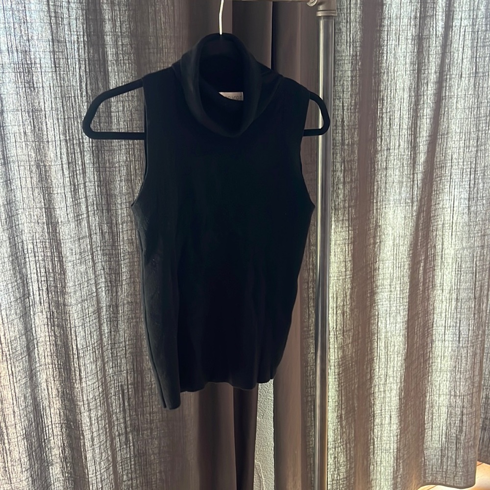 Apricot size small sleeveless turtleneck